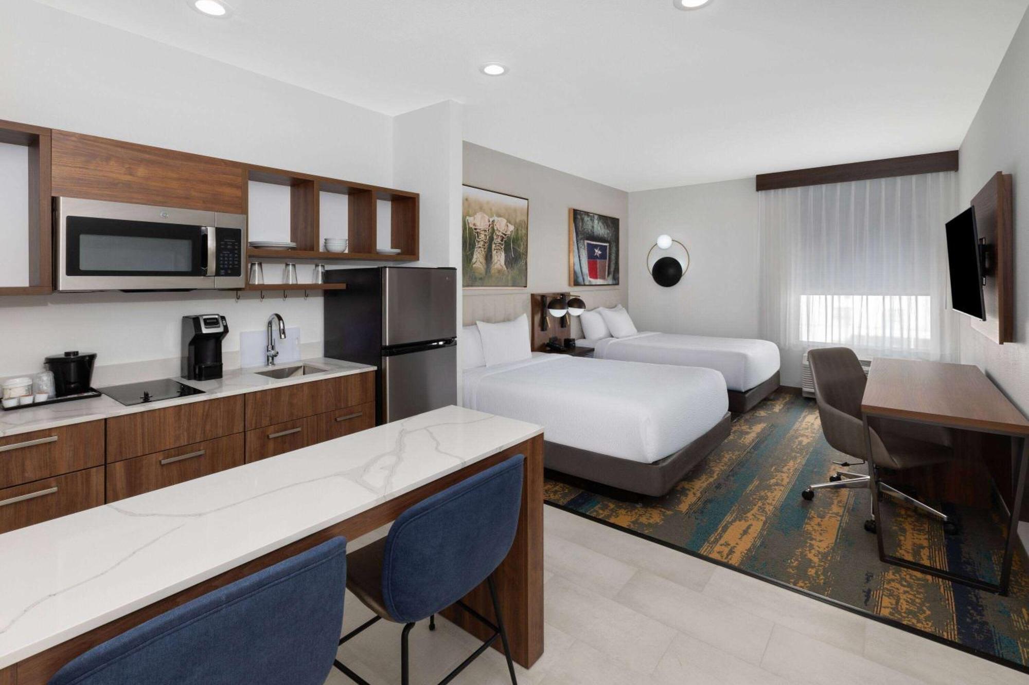 La Quinta Inn & Suites By Wyndham San Antonio At The Rim Екстериор снимка