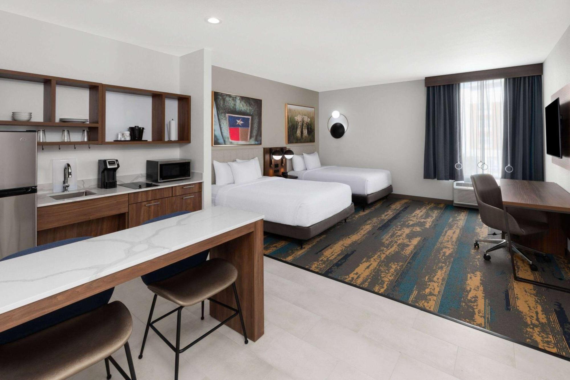 La Quinta Inn & Suites By Wyndham San Antonio At The Rim Екстериор снимка