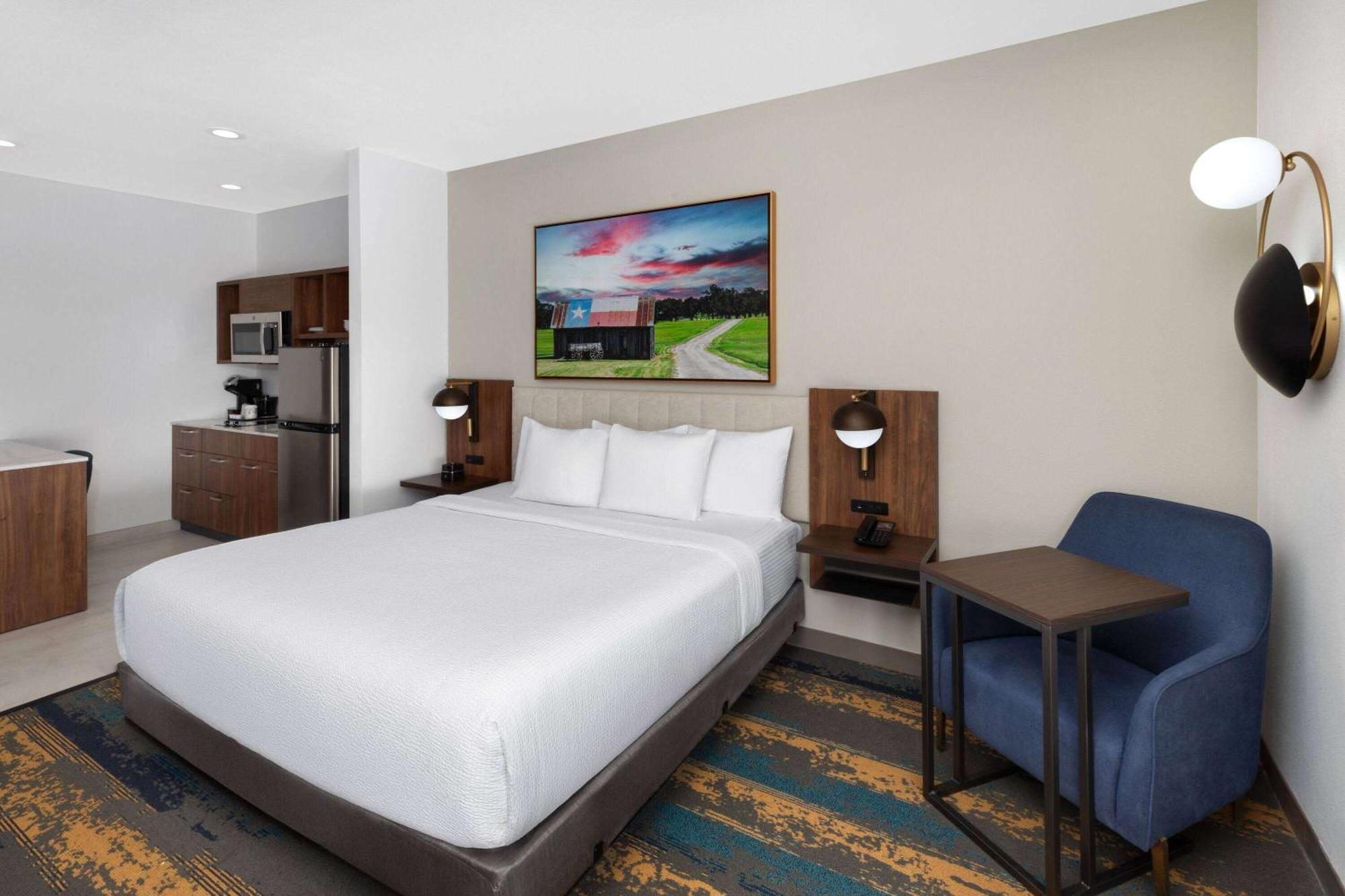 La Quinta Inn & Suites By Wyndham San Antonio At The Rim Екстериор снимка