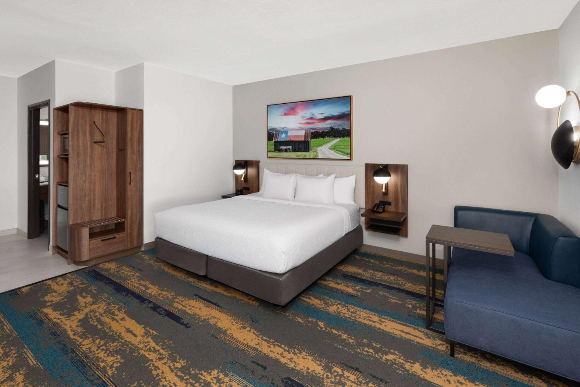 La Quinta Inn & Suites By Wyndham San Antonio At The Rim Екстериор снимка