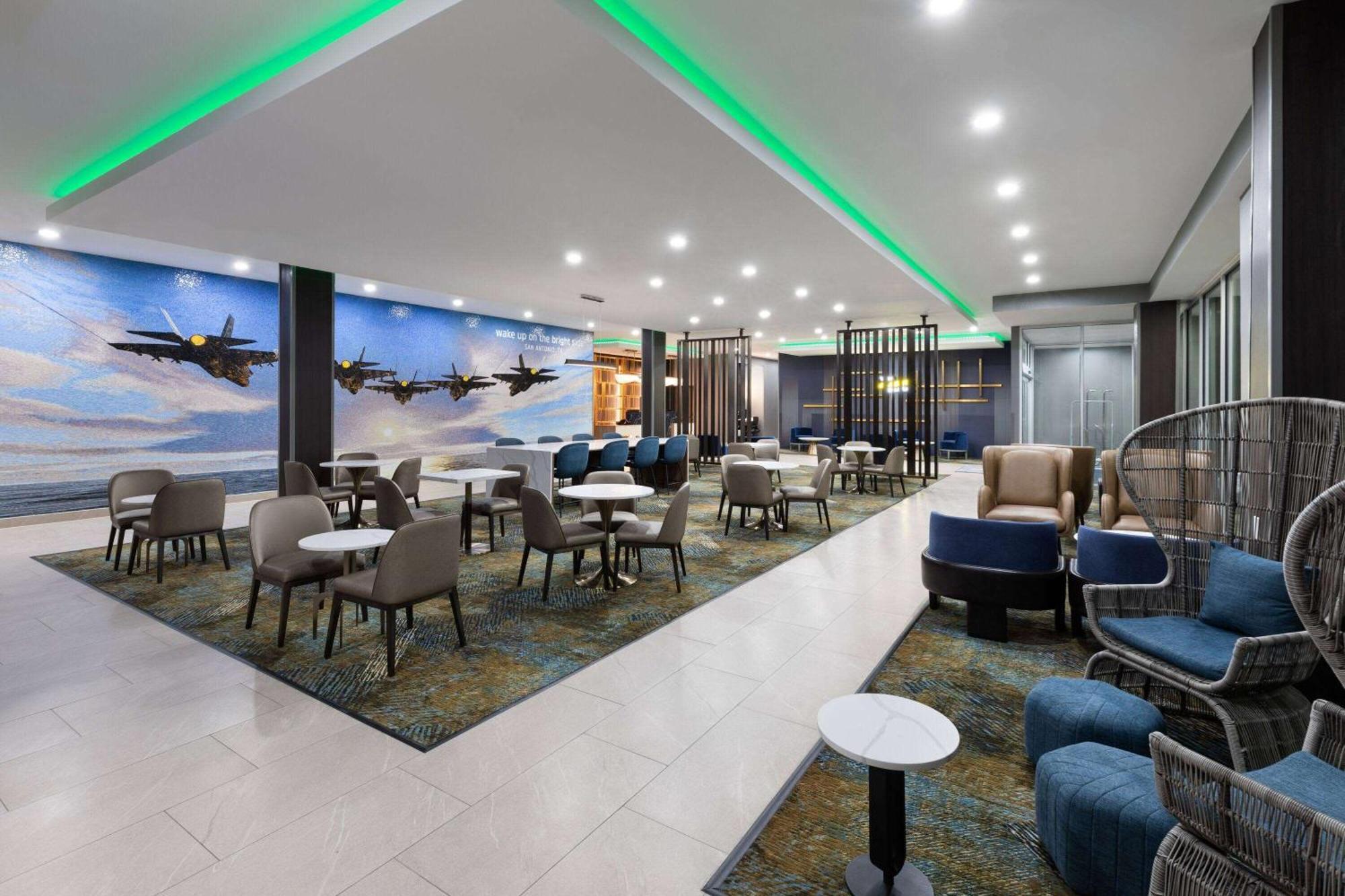La Quinta Inn & Suites By Wyndham San Antonio At The Rim Екстериор снимка