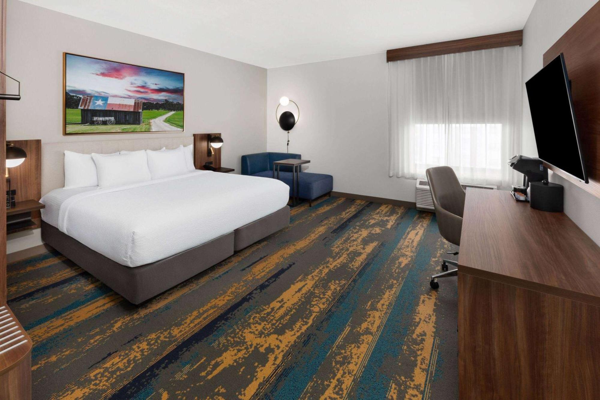 La Quinta Inn & Suites By Wyndham San Antonio At The Rim Екстериор снимка