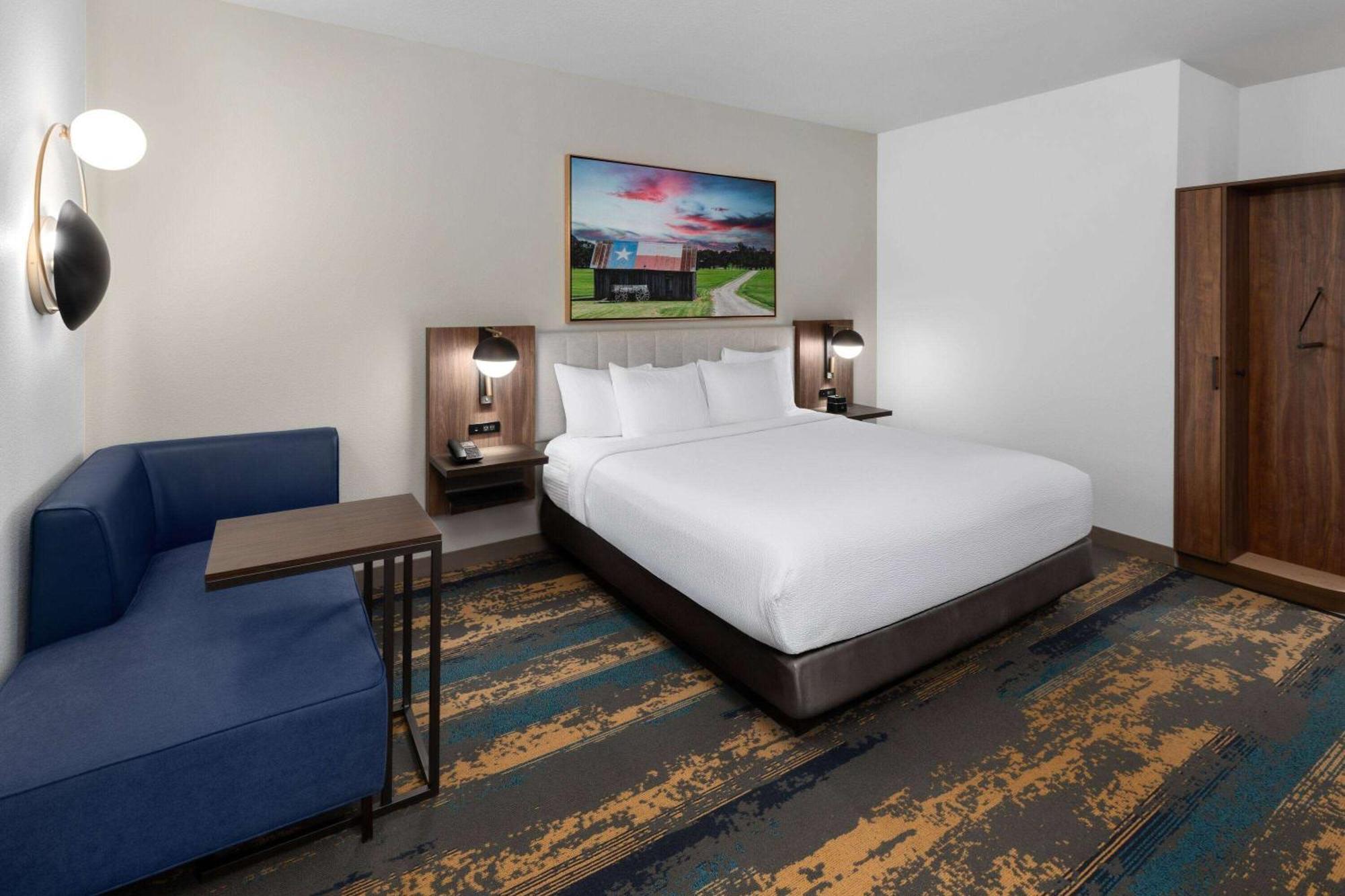 La Quinta Inn & Suites By Wyndham San Antonio At The Rim Екстериор снимка